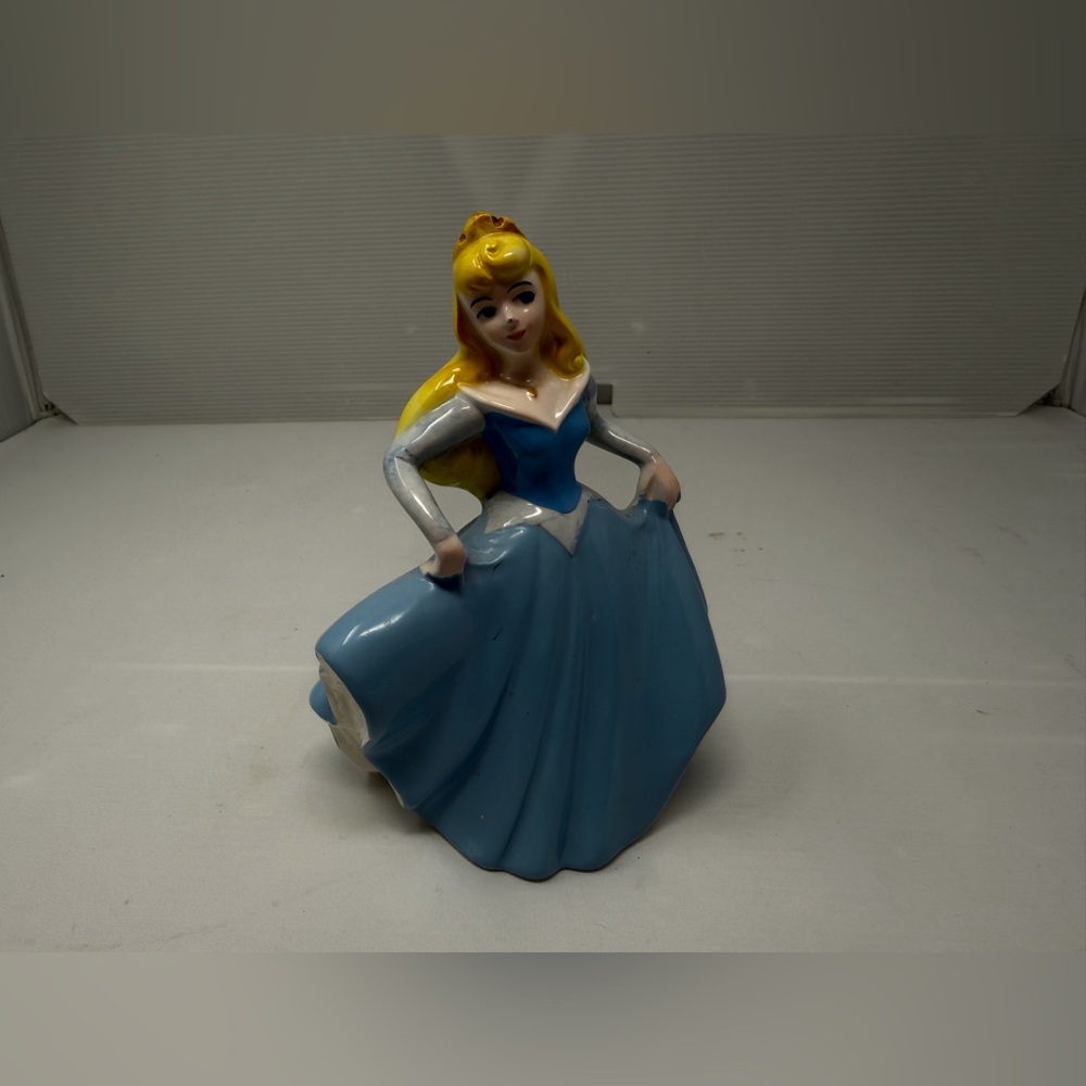 Vintage • Disney Japan • Porcelain • “Sleeping Beauty” • Aurora • Figurine - Picture 2 of 5